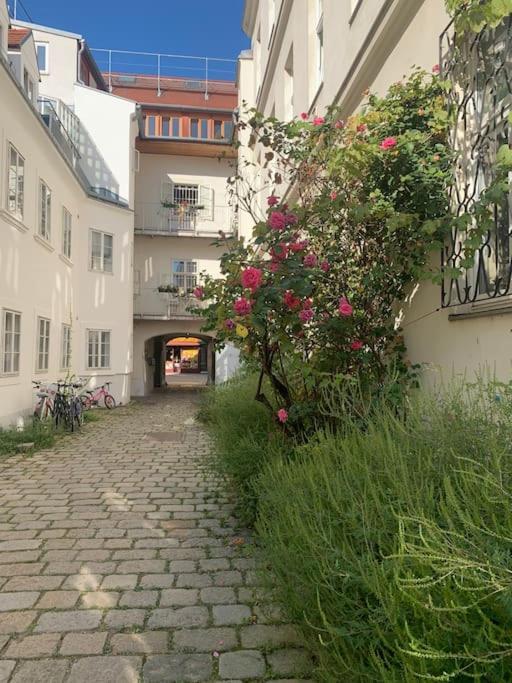 Kleines Stadthaus In Toplage Villa Wina Bagian luar foto