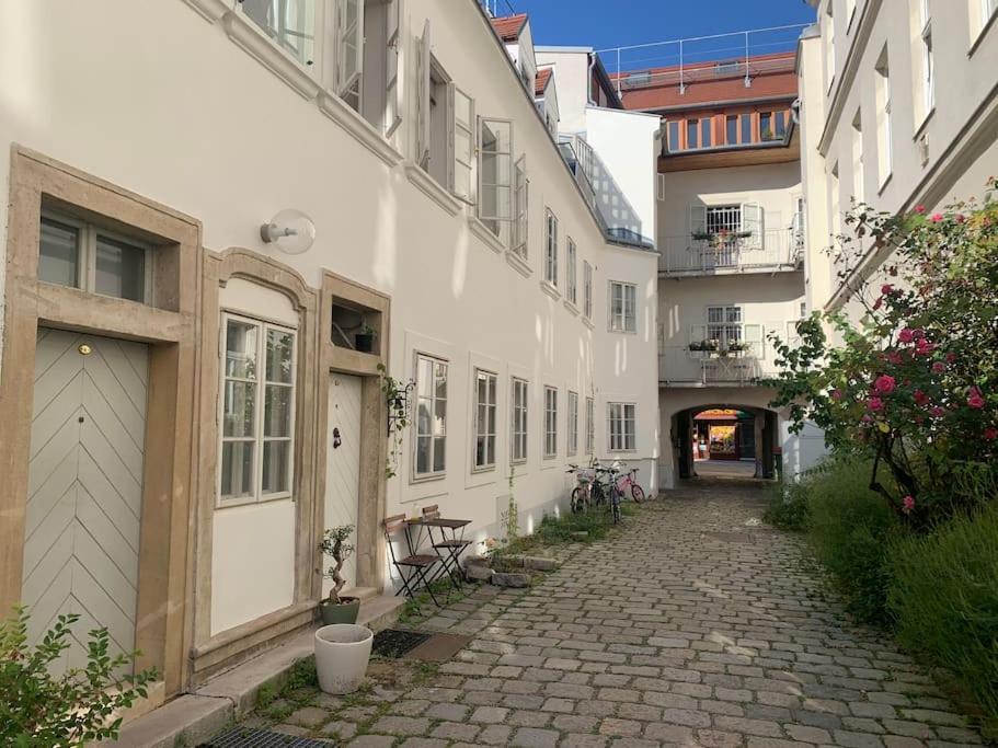 Kleines Stadthaus In Toplage Villa Wina Bagian luar foto